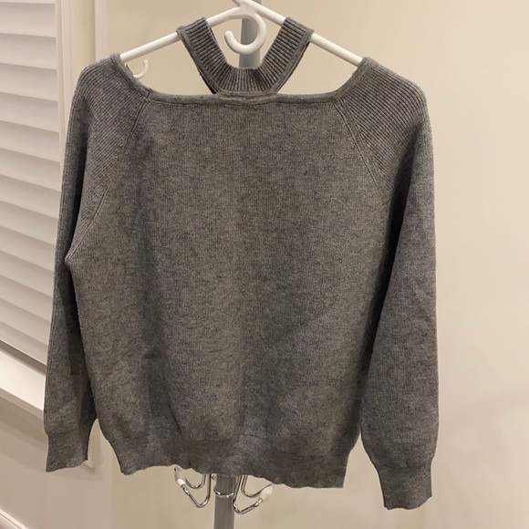 sweater - Picture 1 of 1